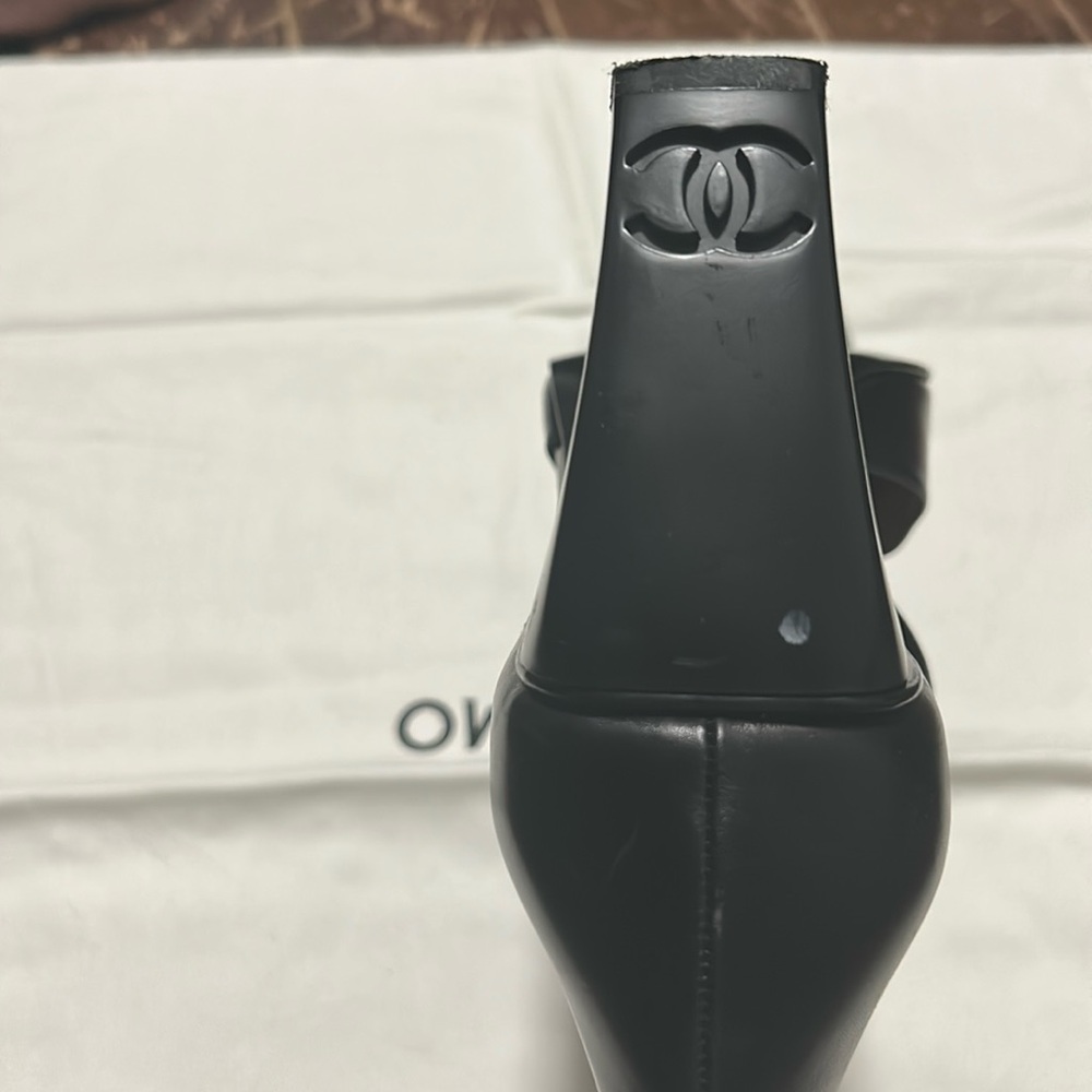 CHANEL Elegant Black Heels with Strap - Picture 8 of 17